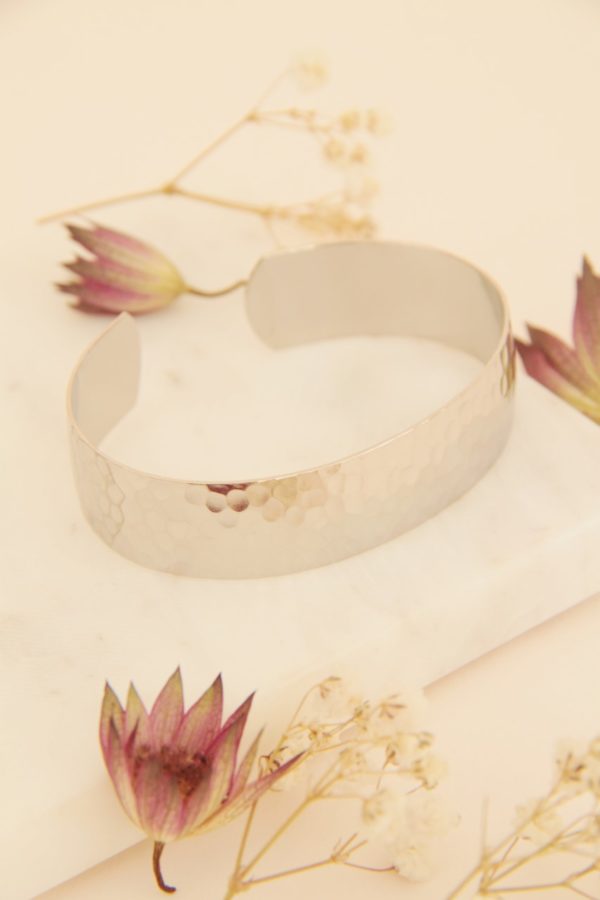 Laoree-bijoux-fantaisie-bracelet-petite-manchette-martelée-laiton-palladié-gris